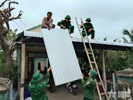 Quang Ngai border guards assist residents in disaster relief efforts